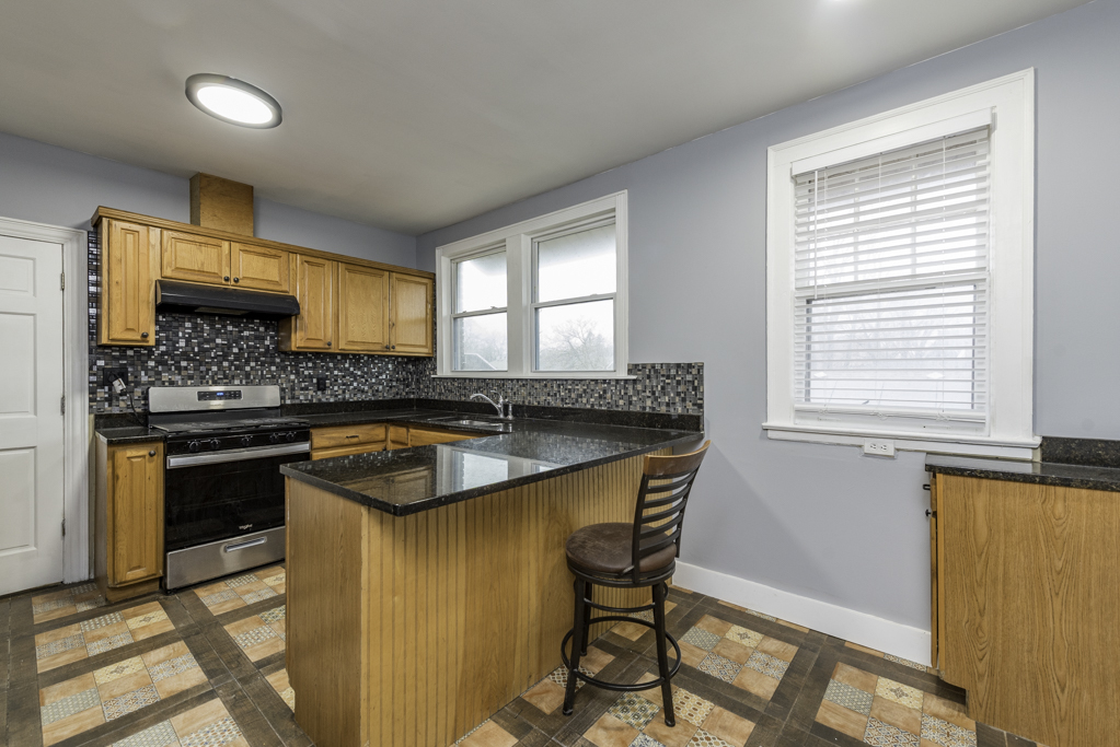 415 W Ridgeland Avenue #2, Waukegan, IL 60085