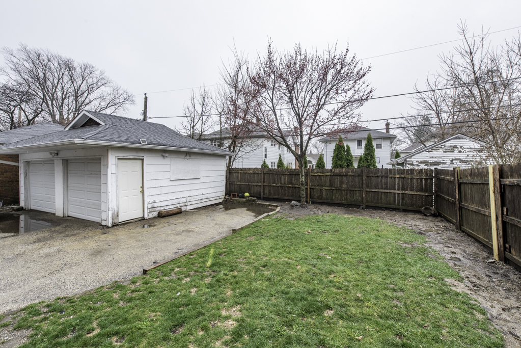 415 W Ridgeland Avenue #2, Waukegan, IL 60085