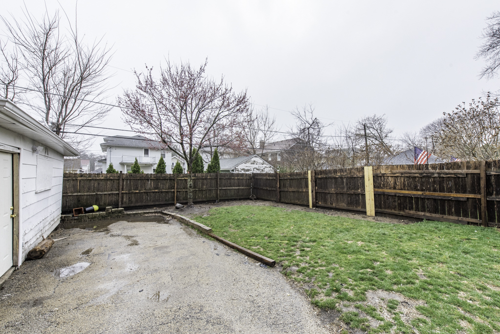 415 W Ridgeland Avenue #2, Waukegan, IL 60085