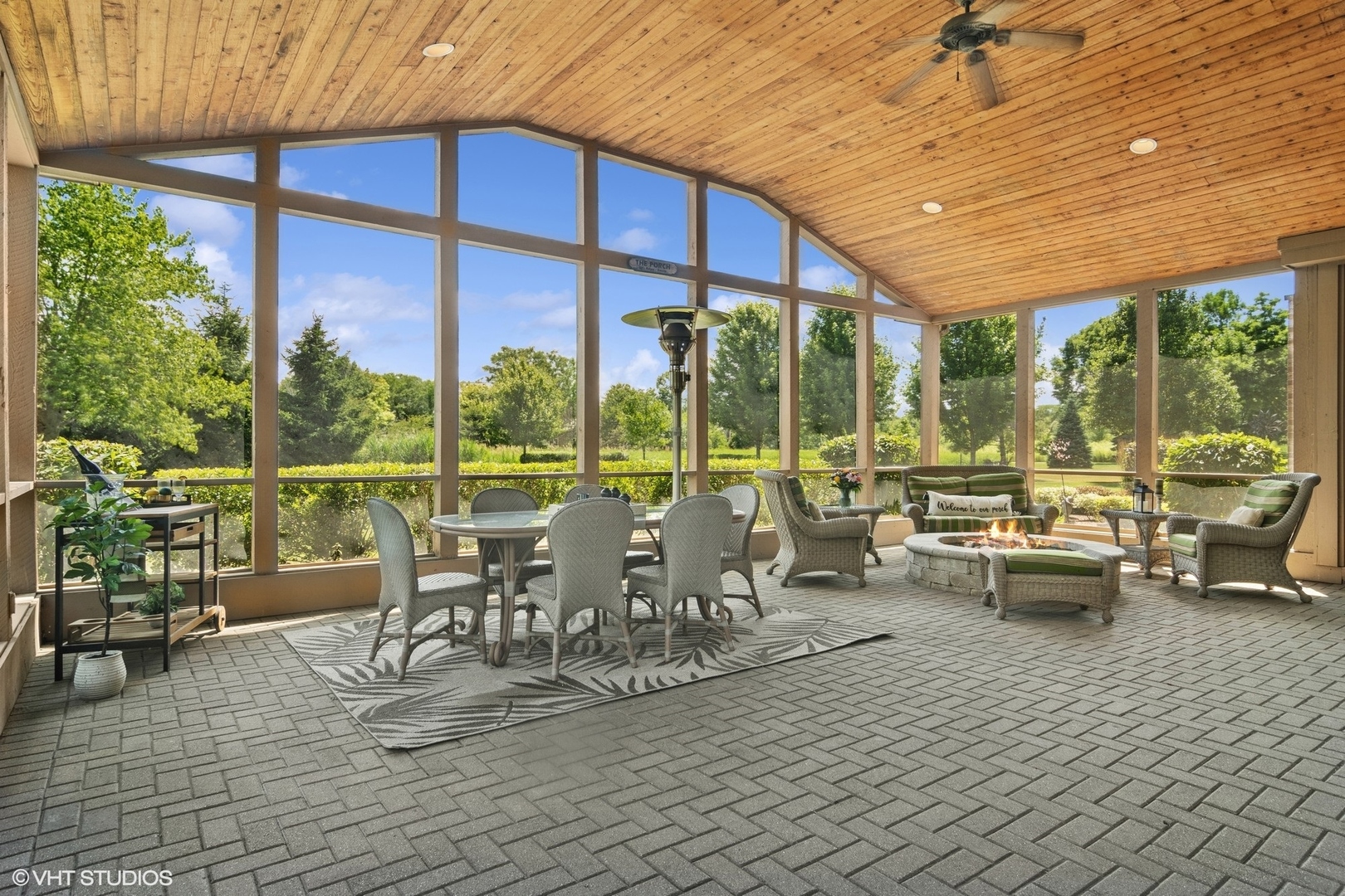 1362 Gettysburg Road, Long Grove, IL 60047