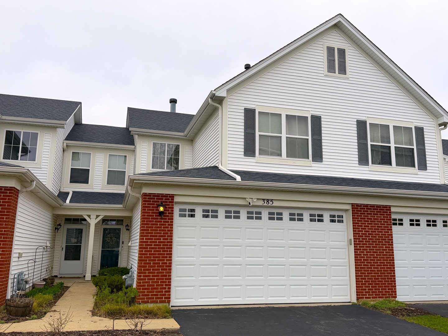 385 MCGRATH Drive, Oswego, IL 60543