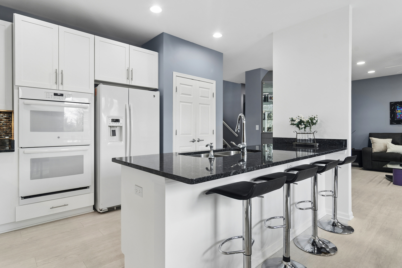 2248 Avalon Drive, Buffalo Grove, IL 60089