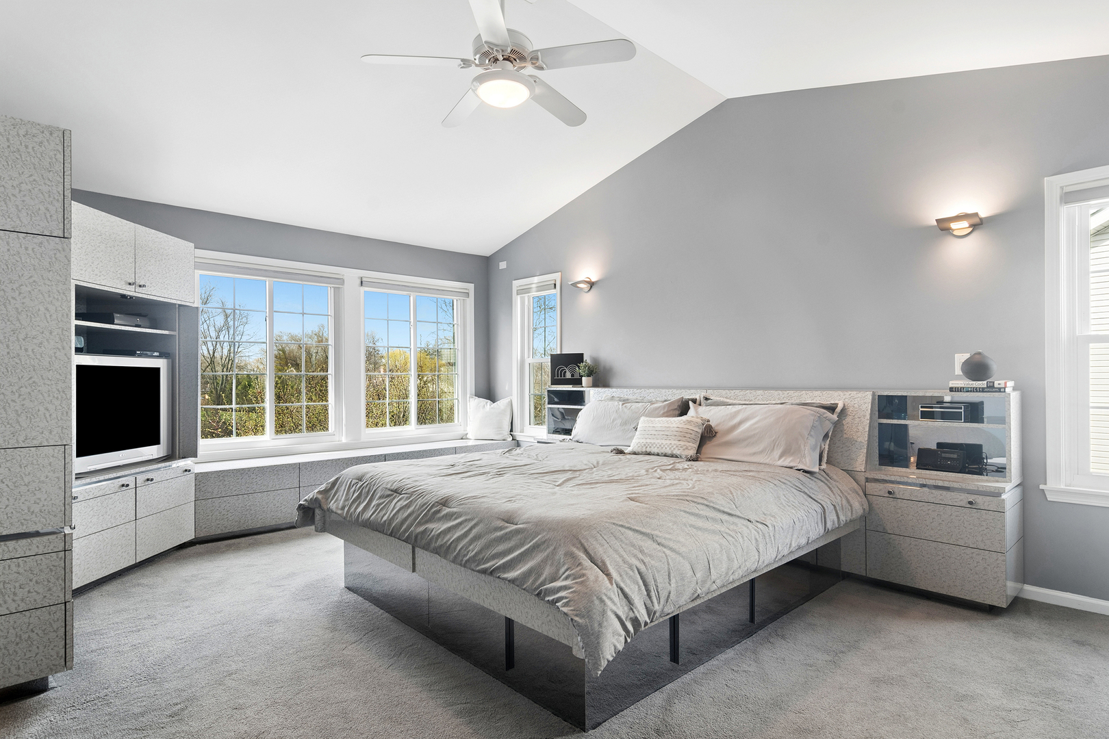 2248 Avalon Drive, Buffalo Grove, IL 60089