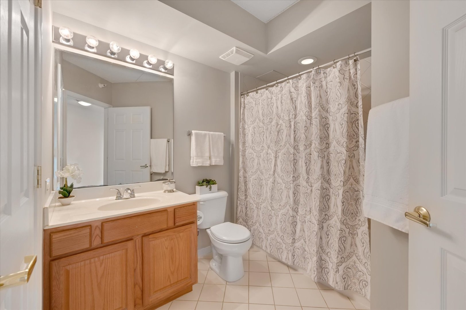 1 S Lincoln Avenue #311, Lombard, IL 60148