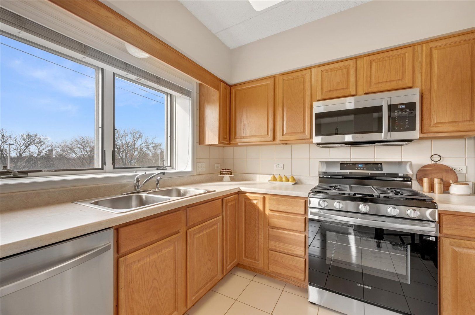 1 S Lincoln Avenue #311, Lombard, IL 60148