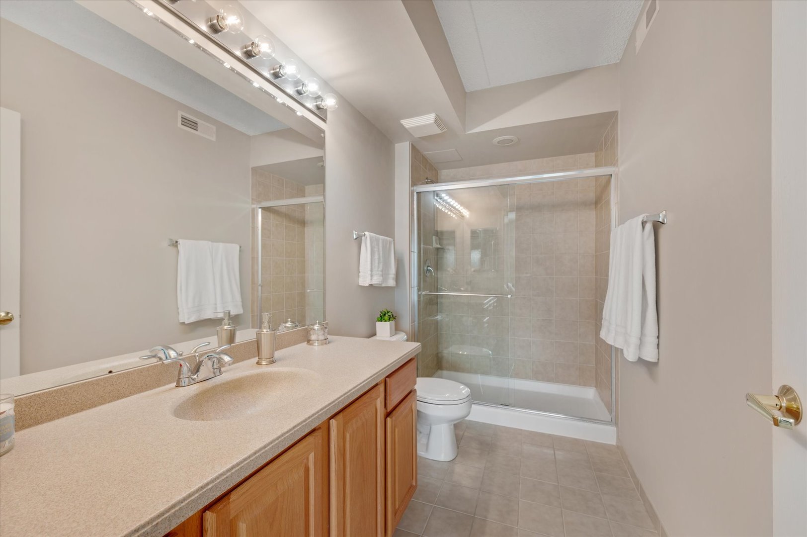 1 S Lincoln Avenue #311, Lombard, IL 60148