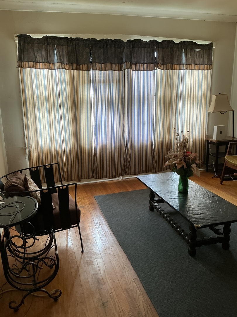 9230 S Saginaw Avenue, Chicago, IL 60617