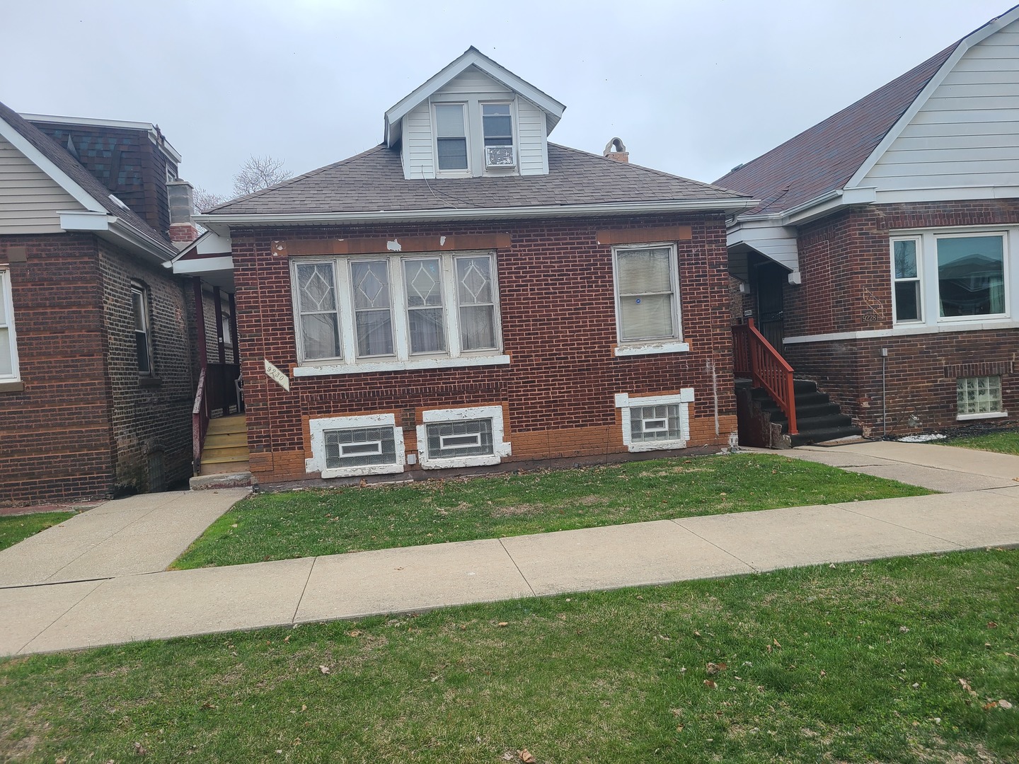 9230 S Saginaw Avenue, Chicago, IL 60617