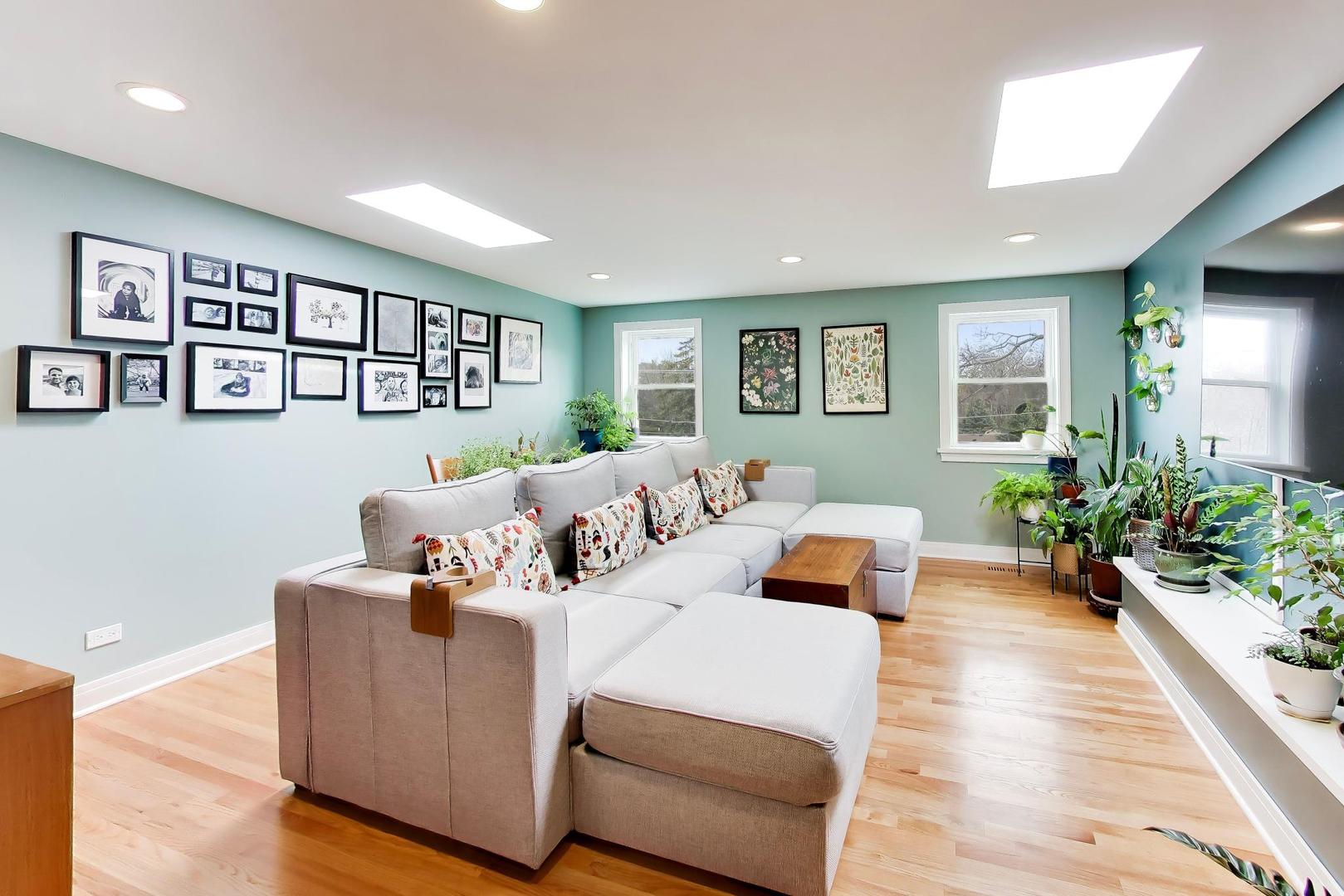 403 S Wille Street, Mount Prospect, IL 60056