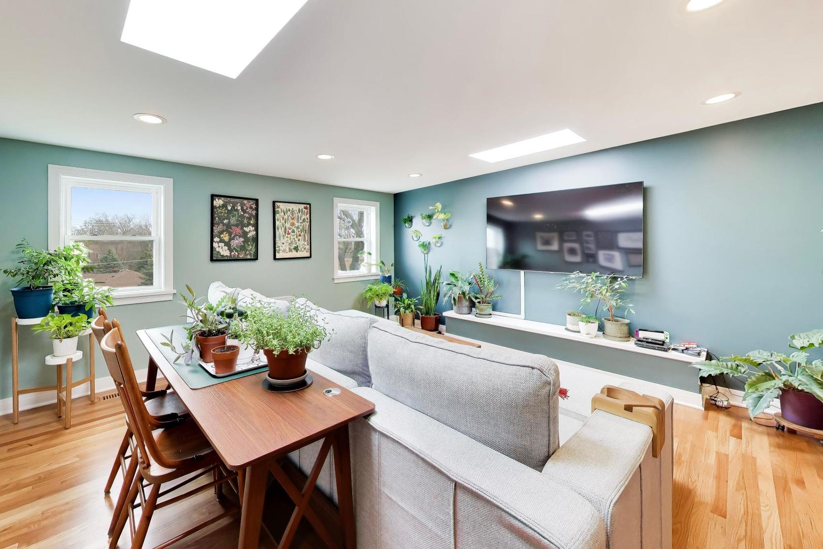 403 S Wille Street, Mount Prospect, IL 60056