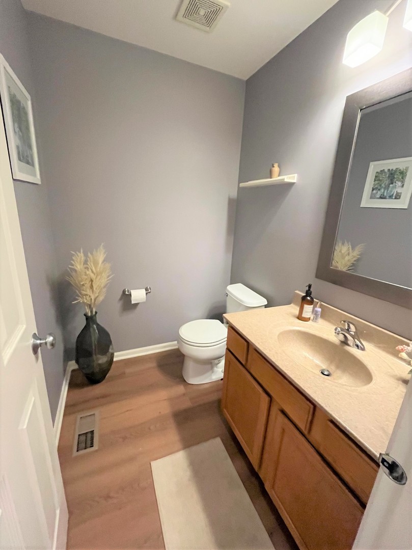 852 Beech Drive, Elgin, IL 60120