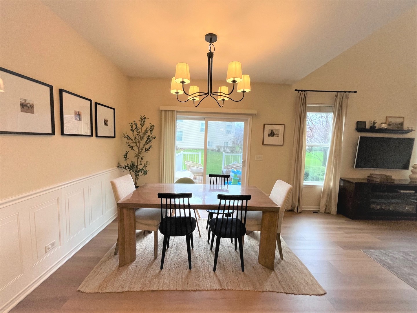 852 Beech Drive, Elgin, IL 60120