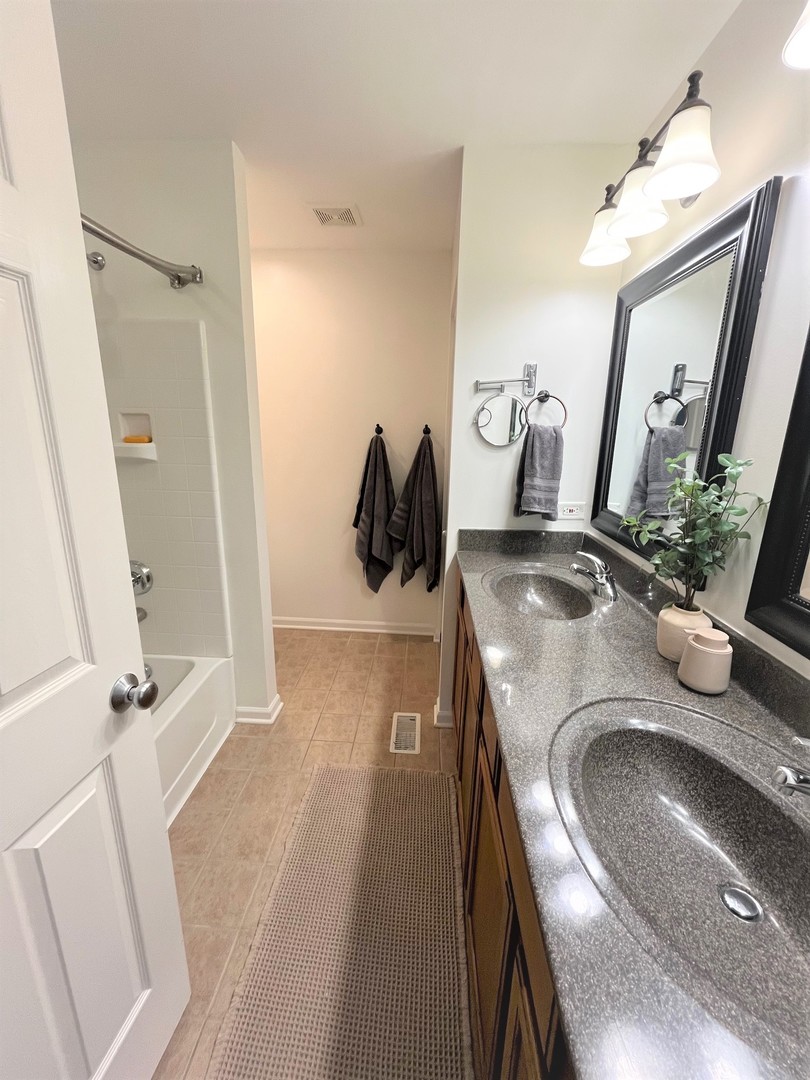 852 Beech Drive, Elgin, IL 60120