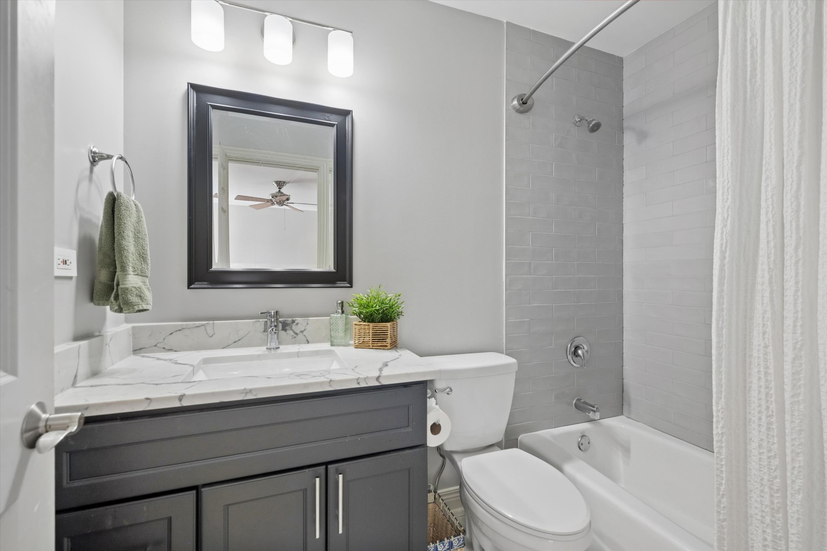 439 Hill Avenue, Glen Ellyn, IL 60137