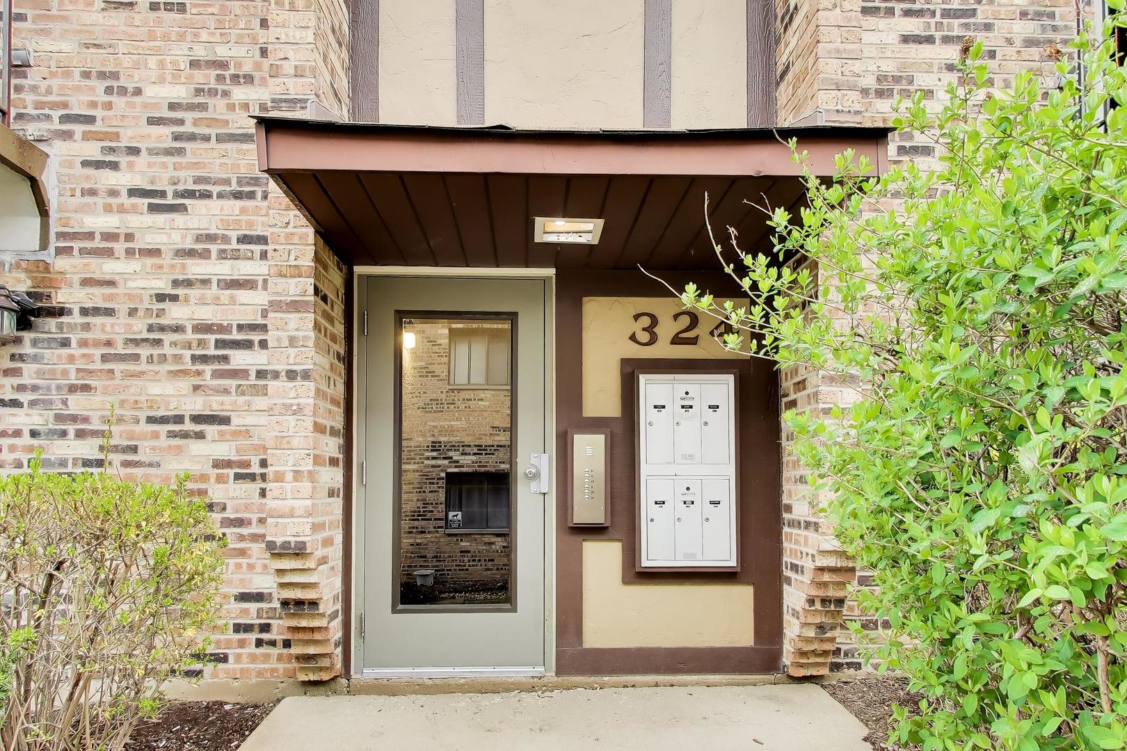 324 Klein Creek Court #A, Carol Stream, IL 60188