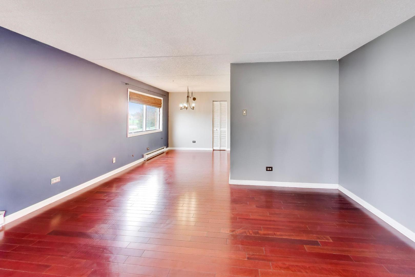 324 Klein Creek Court #A, Carol Stream, IL 60188