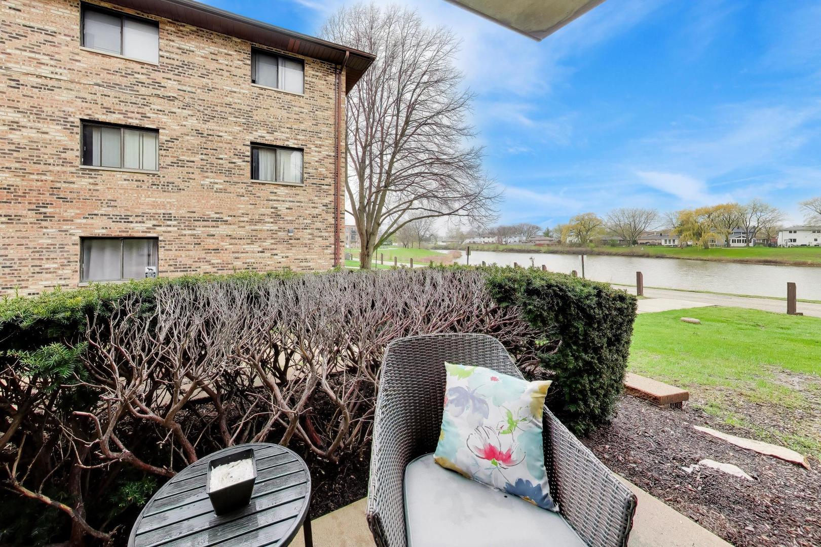 324 Klein Creek Court #A, Carol Stream, IL 60188