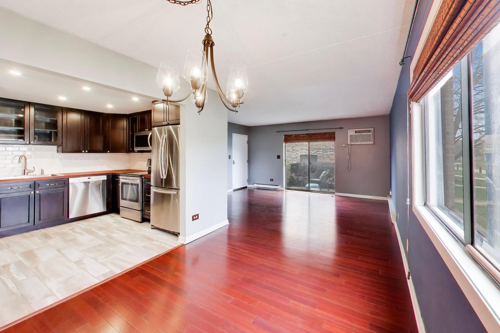 324 Klein Creek Court #A, Carol Stream, IL 60188