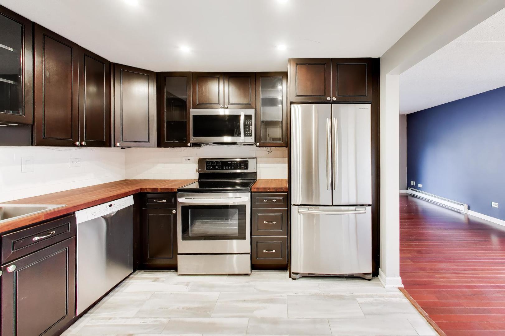 324 Klein Creek Court #A, Carol Stream, IL 60188