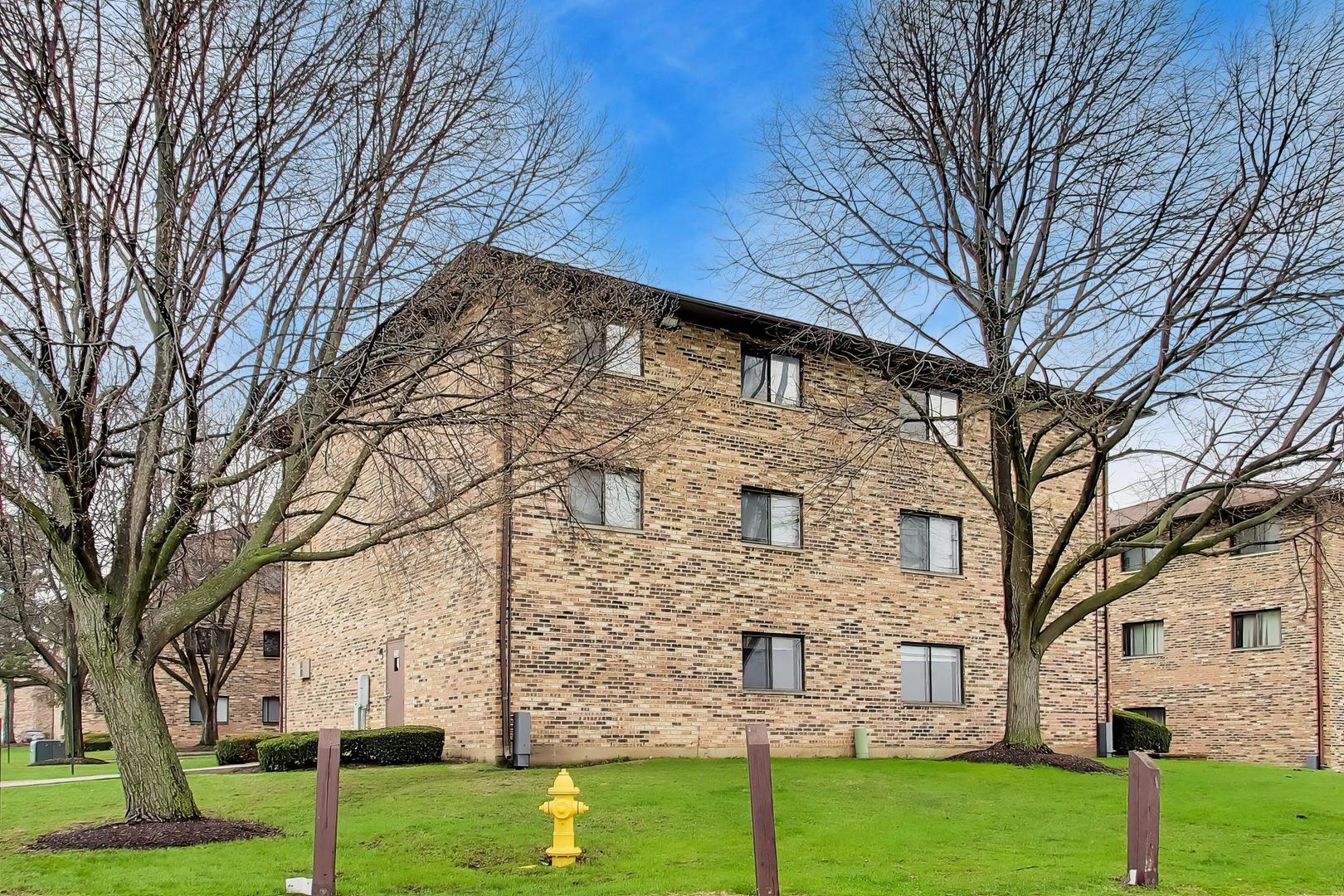 324 Klein Creek Court #A, Carol Stream, IL 60188