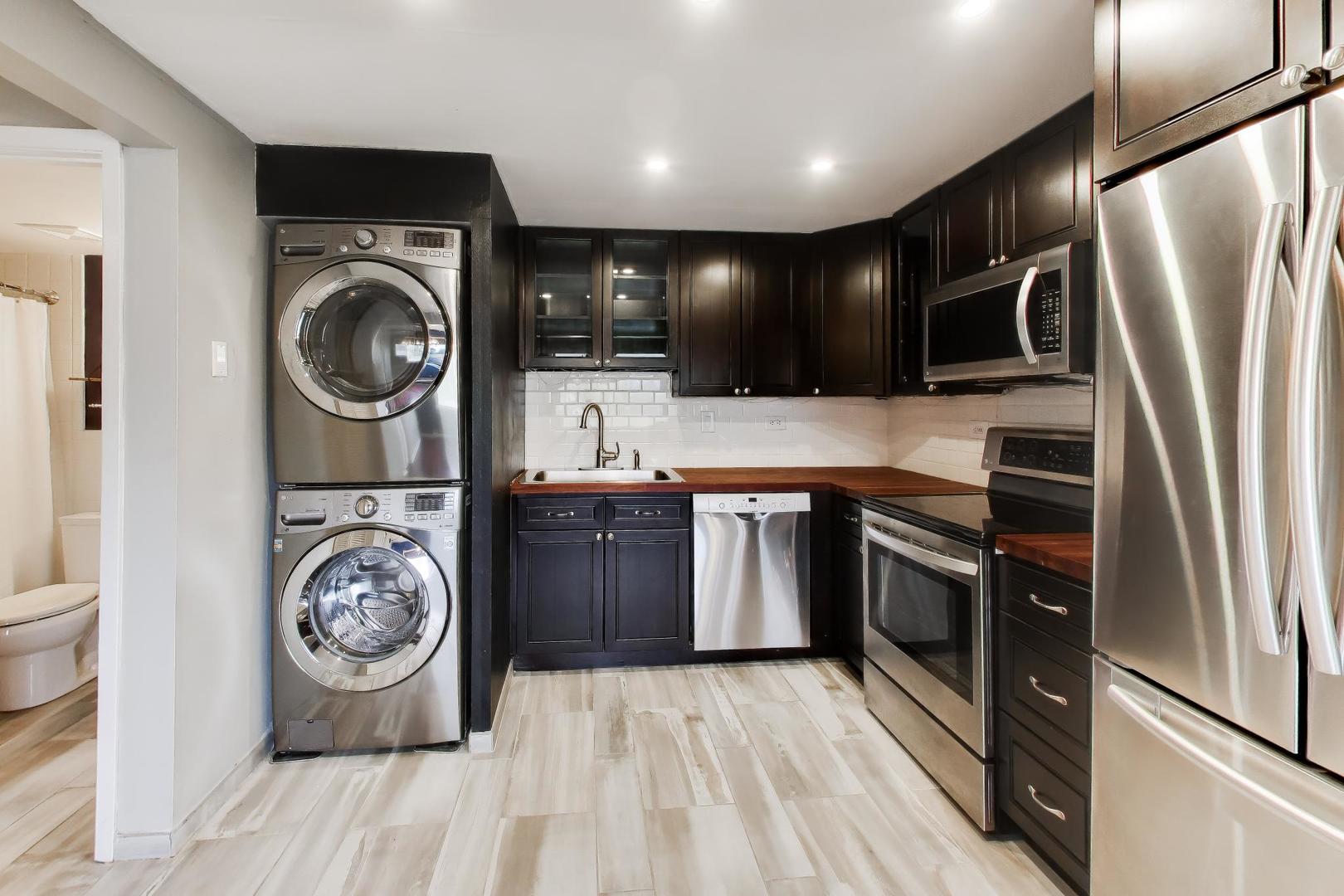 324 Klein Creek Court #A, Carol Stream, IL 60188