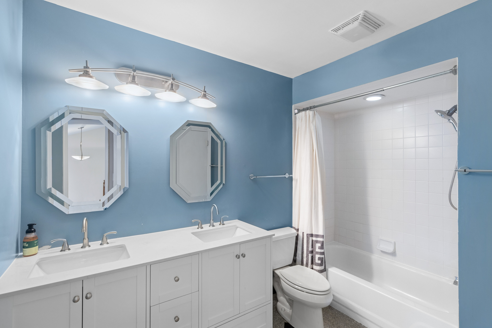 496 Stone Gate Circle, Schaumburg, IL 60193