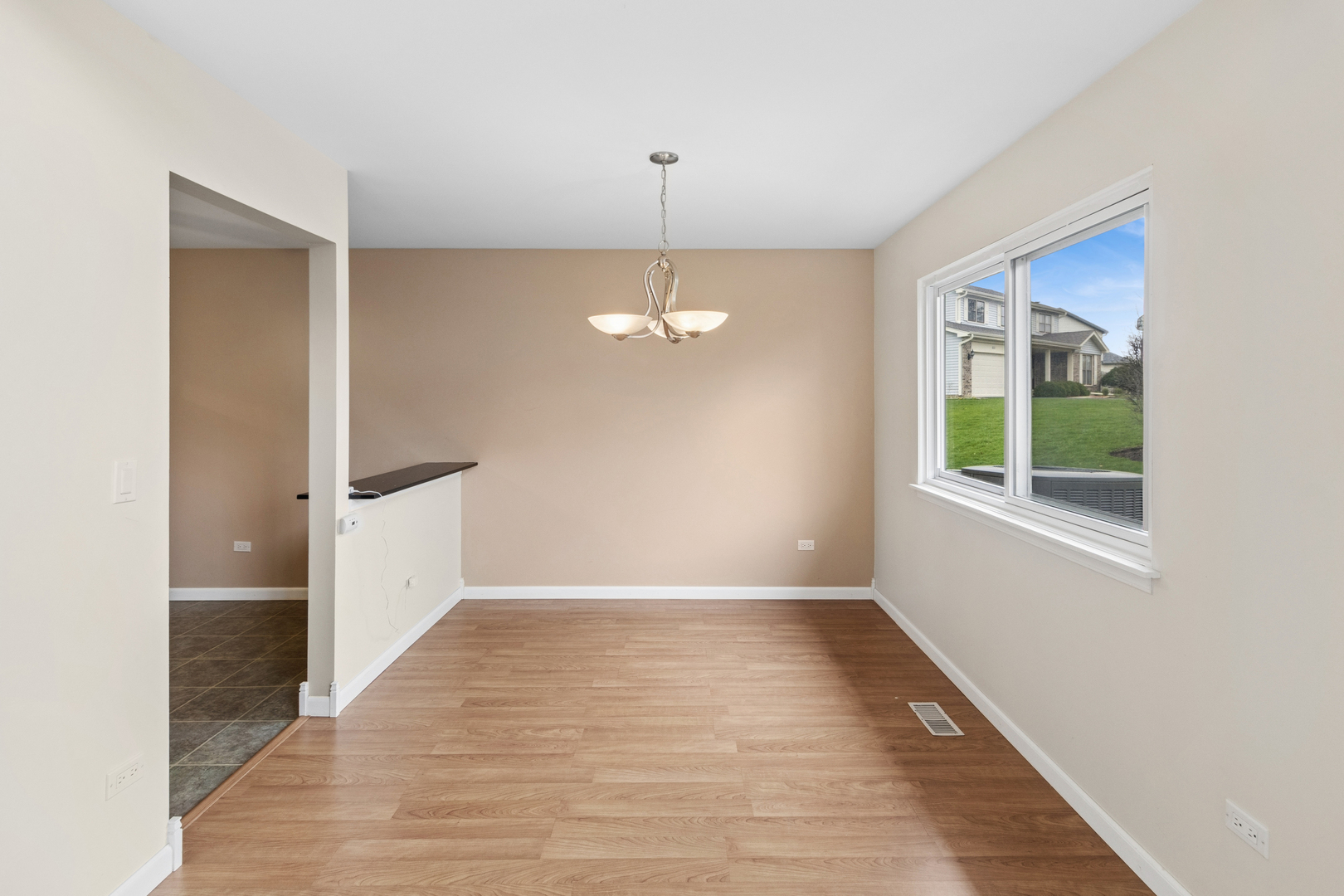 496 Stone Gate Circle, Schaumburg, IL 60193