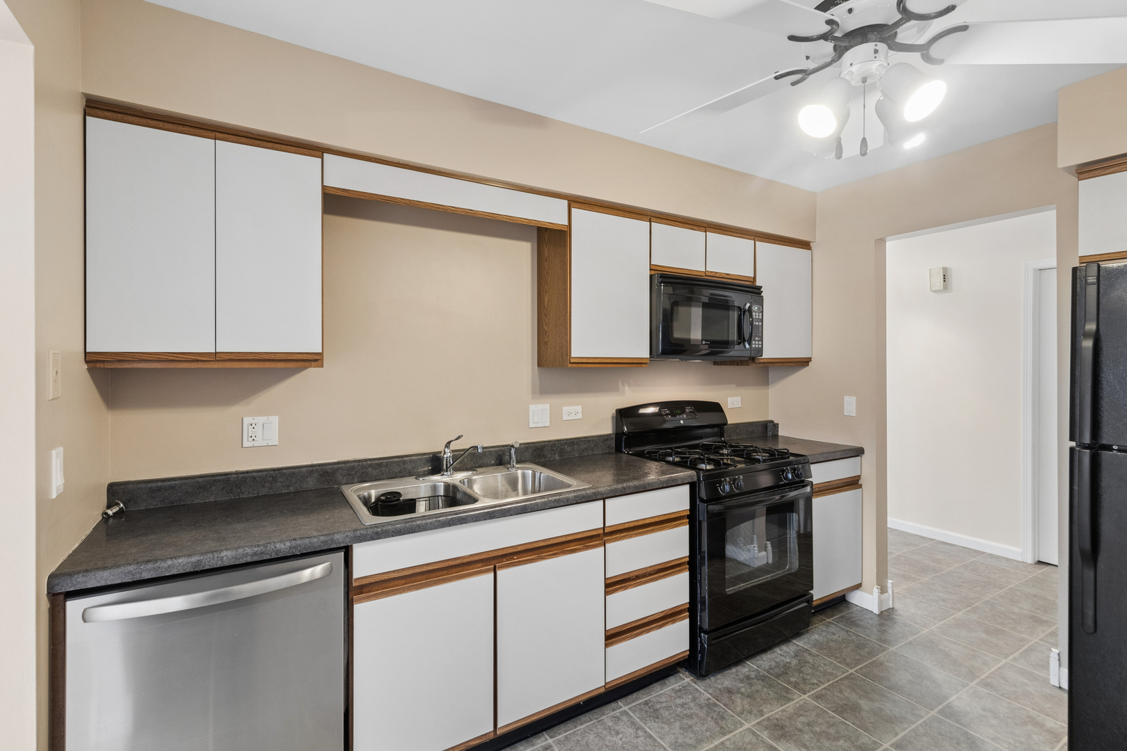 496 Stone Gate Circle, Schaumburg, IL 60193