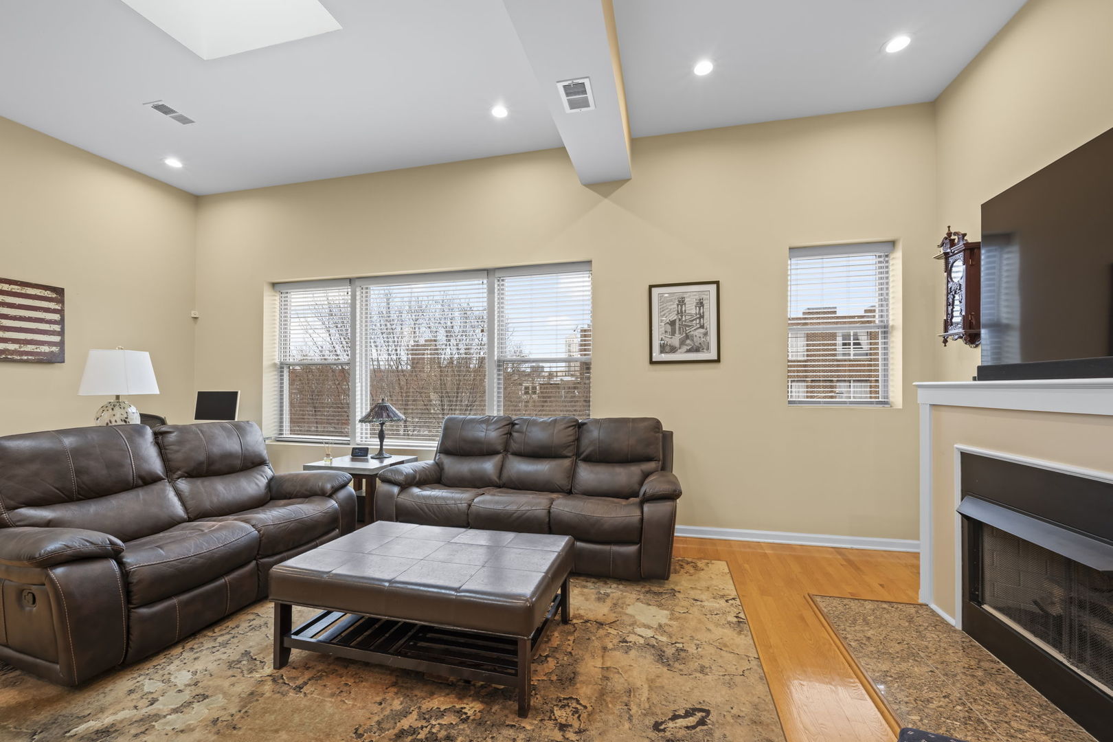 829 W Lawrence Avenue #3, Chicago, IL 60640