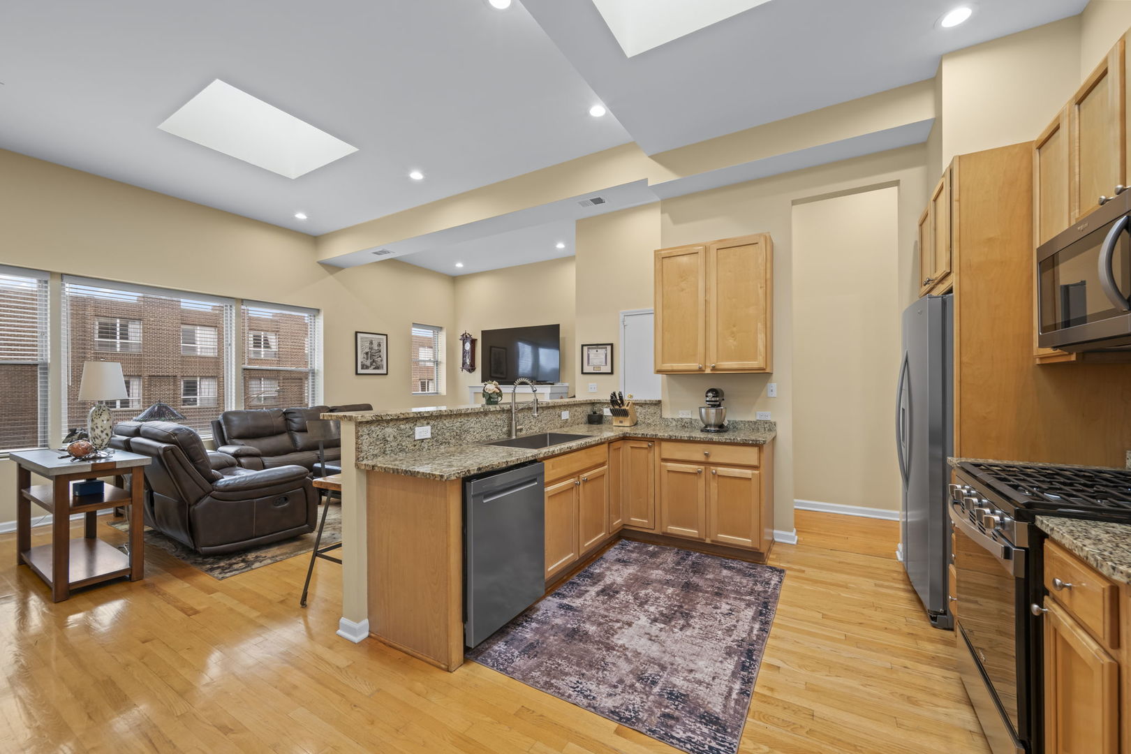 829 W Lawrence Avenue #3, Chicago, IL 60640