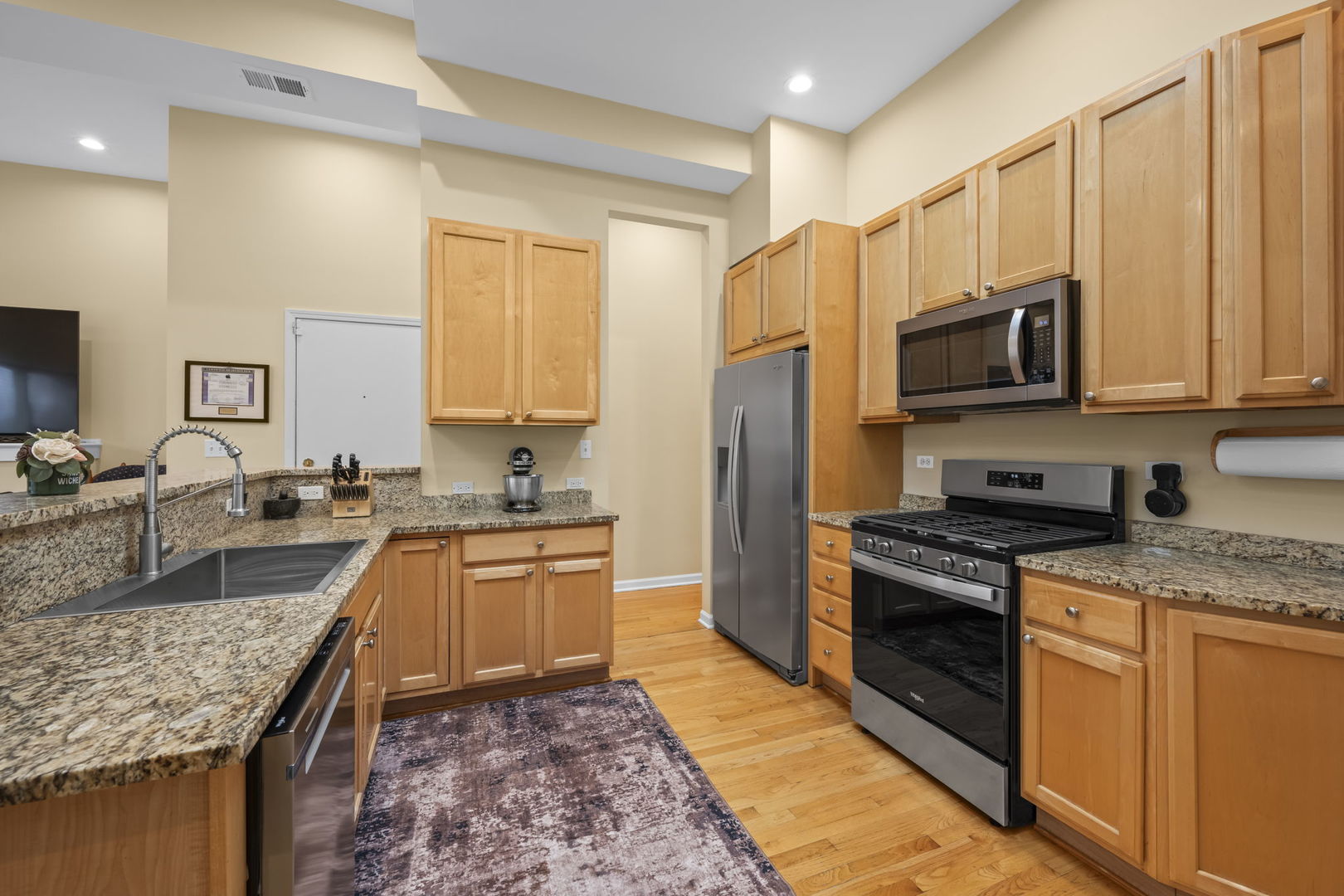 829 W Lawrence Avenue #3, Chicago, IL 60640