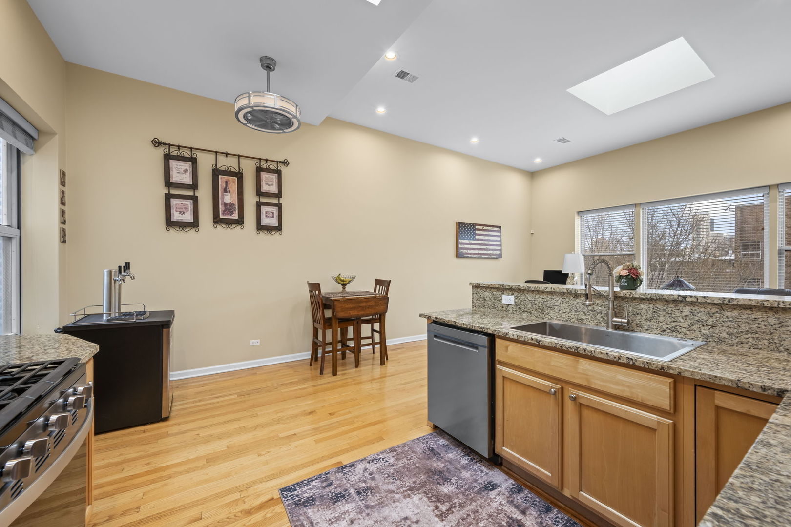 829 W Lawrence Avenue #3, Chicago, IL 60640