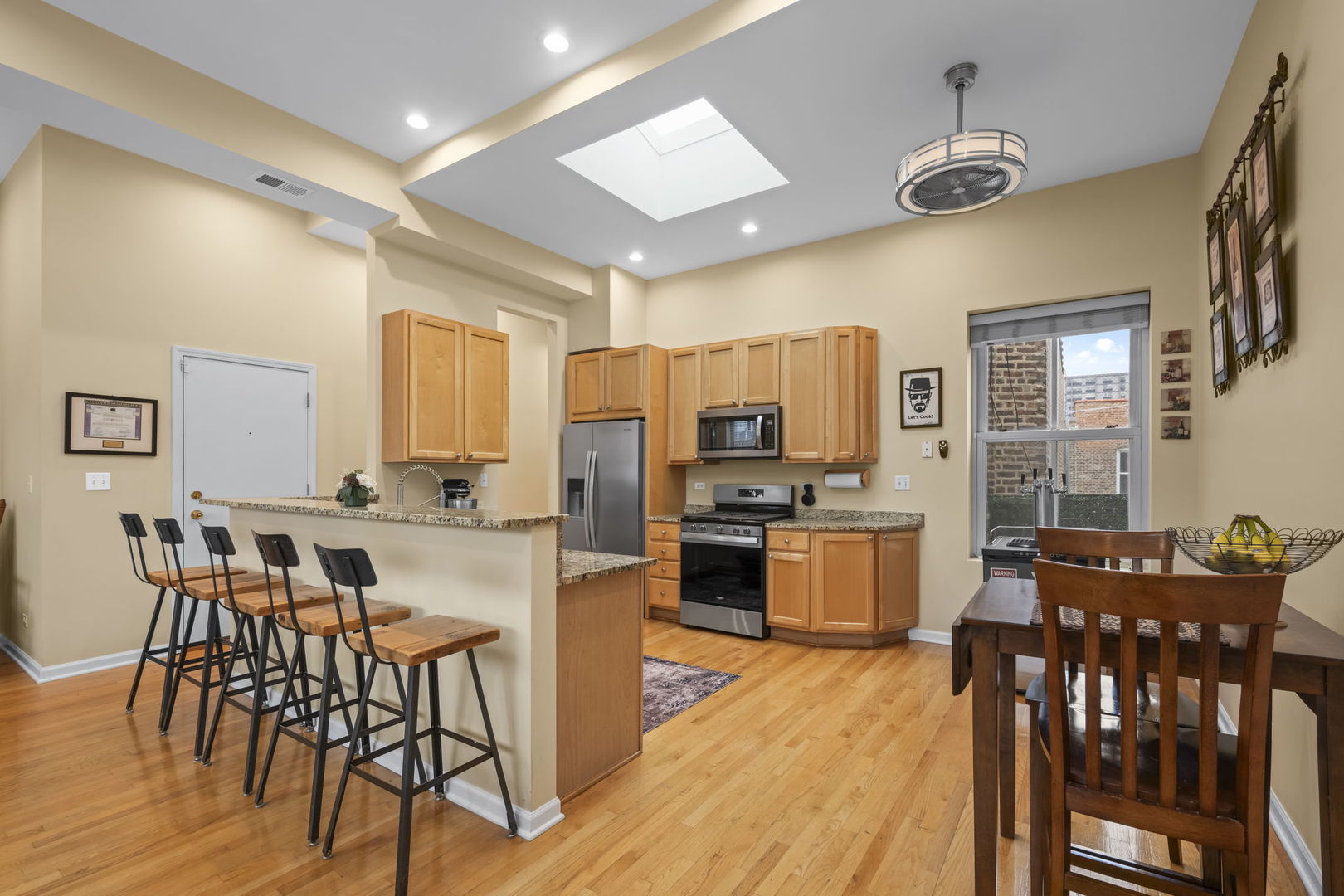 829 W Lawrence Avenue #3, Chicago, IL 60640