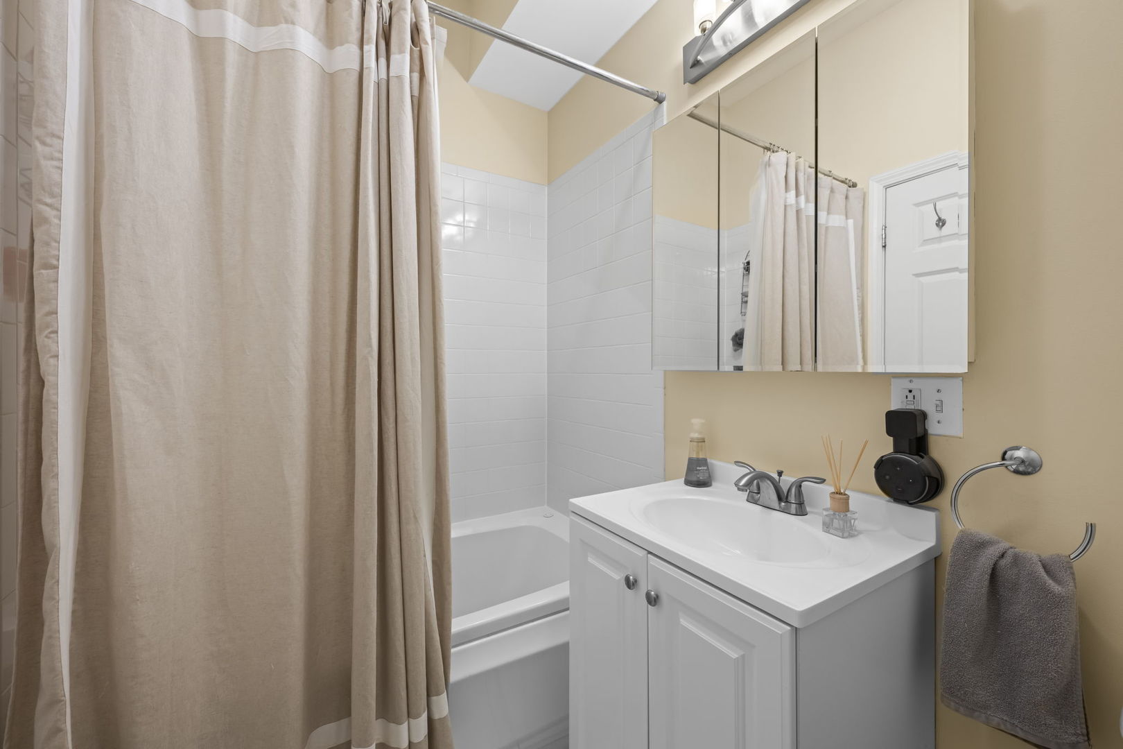 829 W Lawrence Avenue #3, Chicago, IL 60640