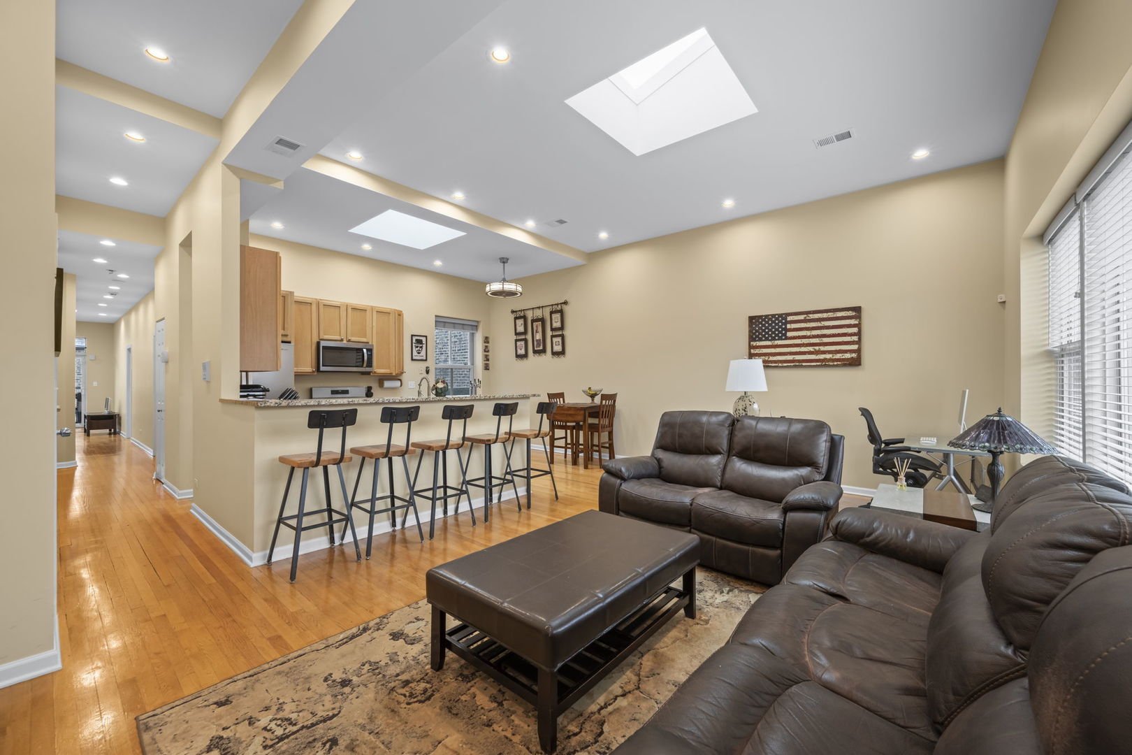 829 W Lawrence Avenue #3, Chicago, IL 60640