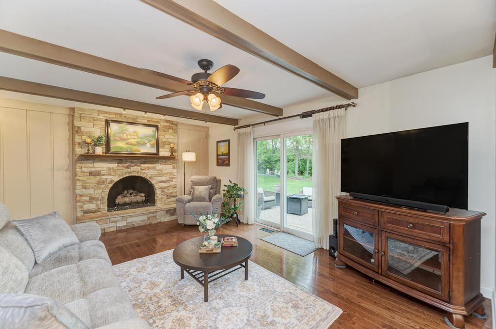 10S607 Glenn Drive, Burr Ridge, IL 60527