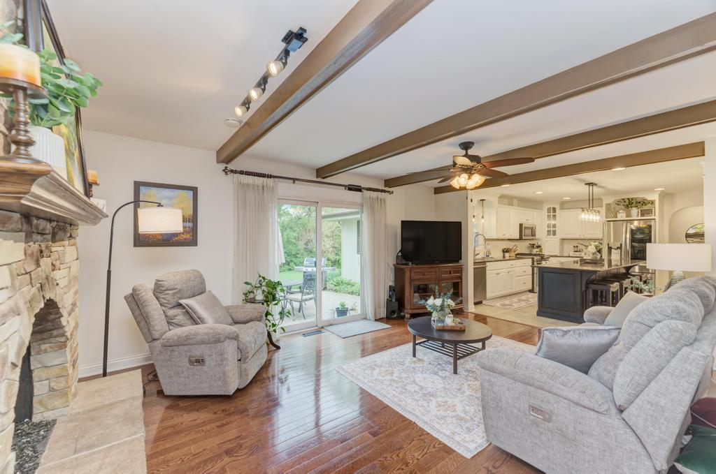 10S607 Glenn Drive, Burr Ridge, IL 60527