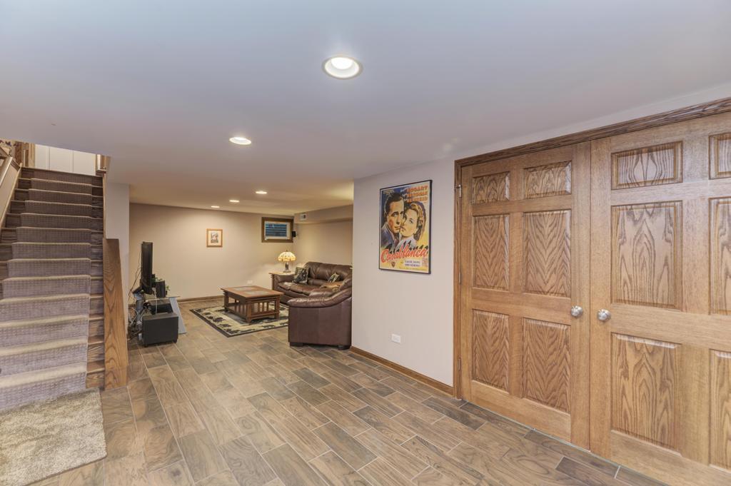 10S607 Glenn Drive, Burr Ridge, IL 60527