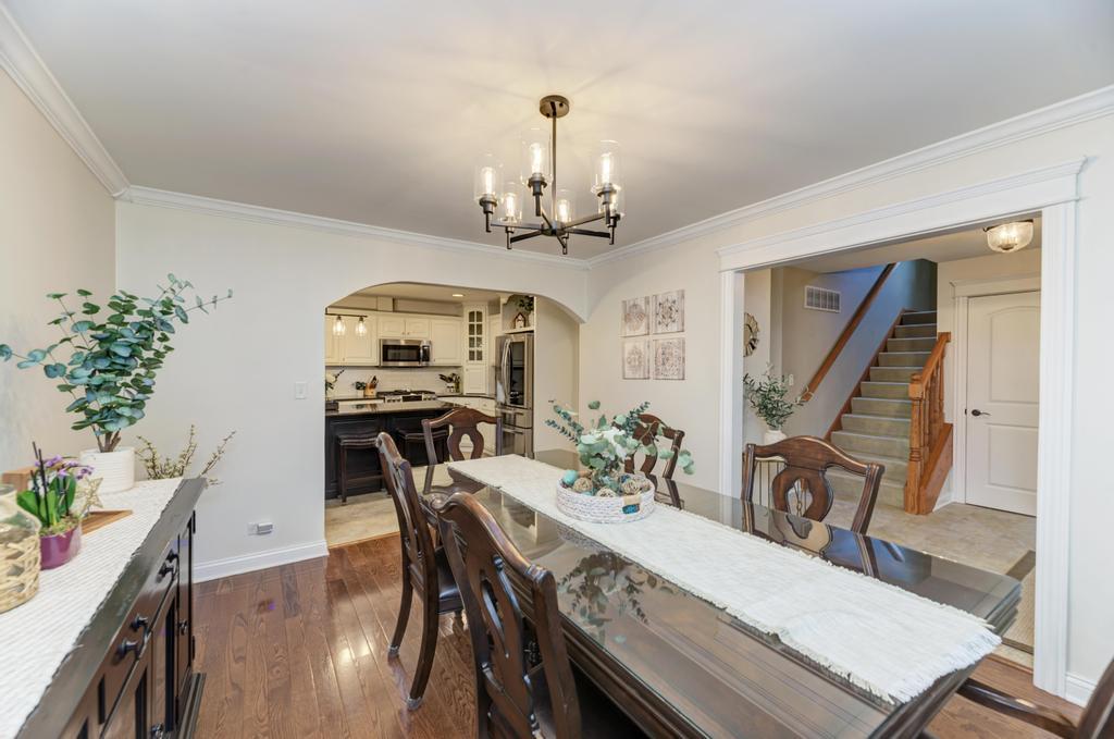 10S607 Glenn Drive, Burr Ridge, IL 60527