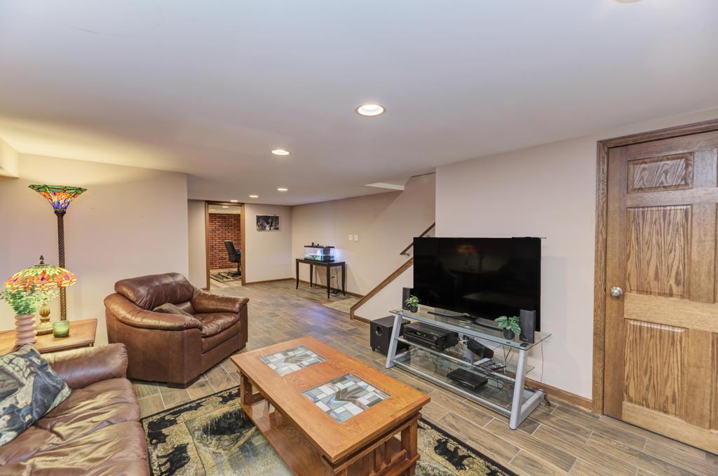 10S607 Glenn Drive, Burr Ridge, IL 60527