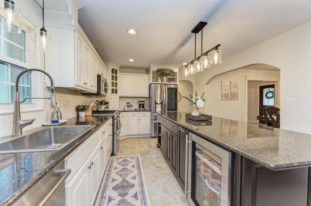 10S607 Glenn Drive, Burr Ridge, IL 60527