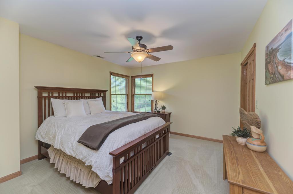 10S607 Glenn Drive, Burr Ridge, IL 60527