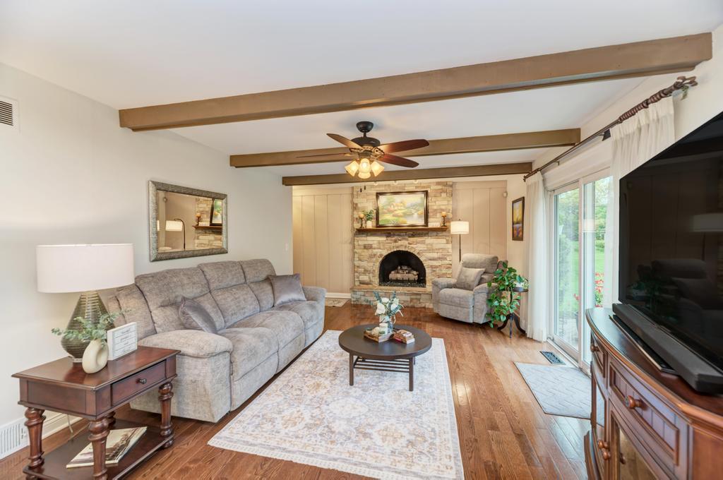 10S607 Glenn Drive, Burr Ridge, IL 60527