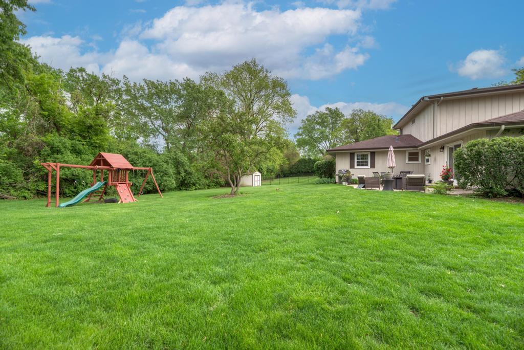 10S607 Glenn Drive, Burr Ridge, IL 60527