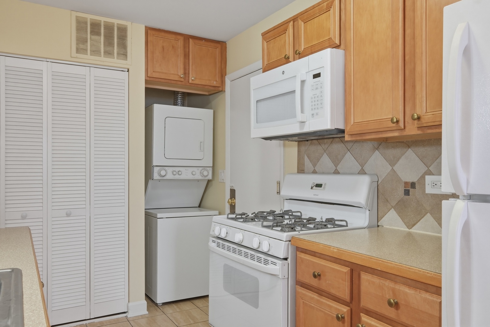 460 N Lake Shore Drive #460, Palatine, IL 60067