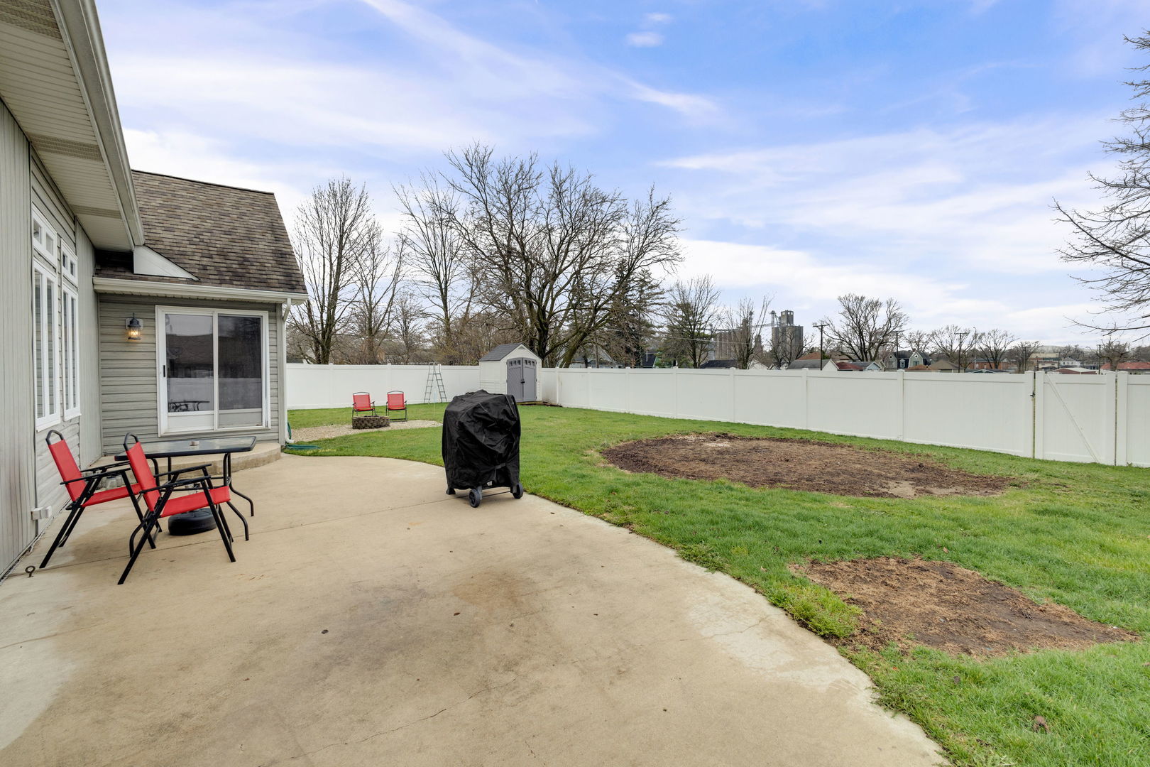 125 N Hamilton Drive, Grant Park, IL 60940