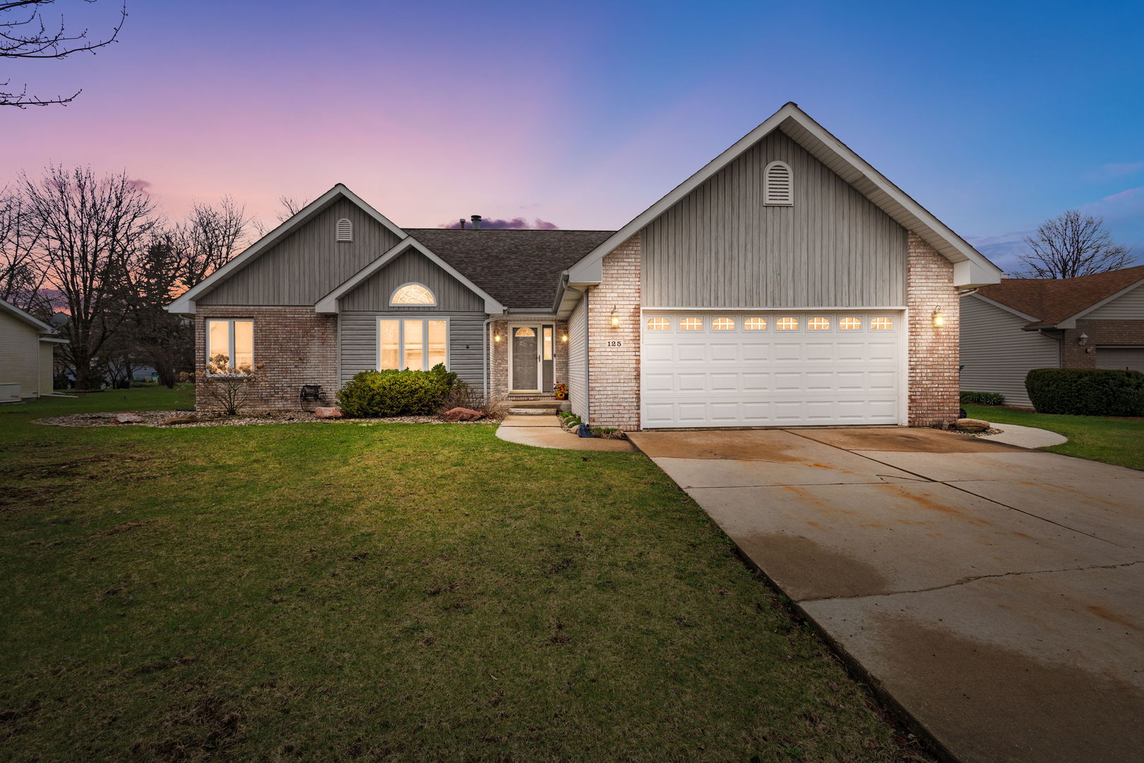 125 N Hamilton Drive, Grant Park, IL 60940