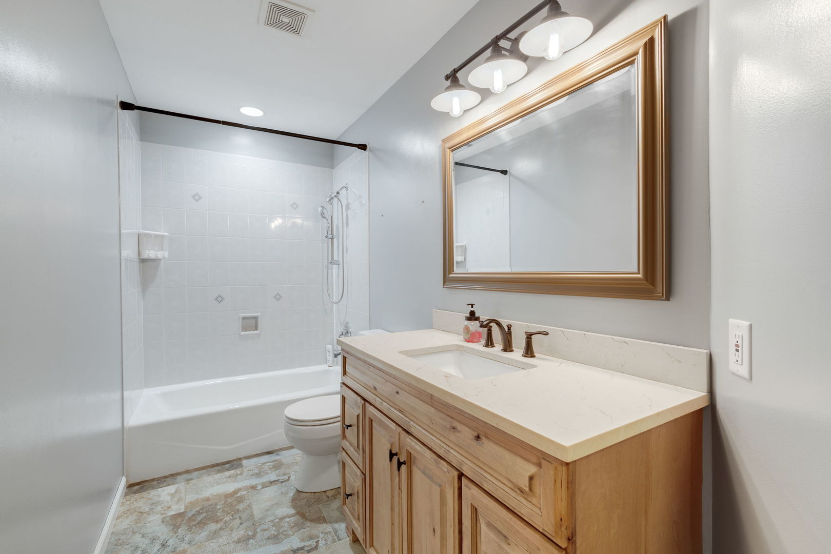 125 N Hamilton Drive, Grant Park, IL 60940