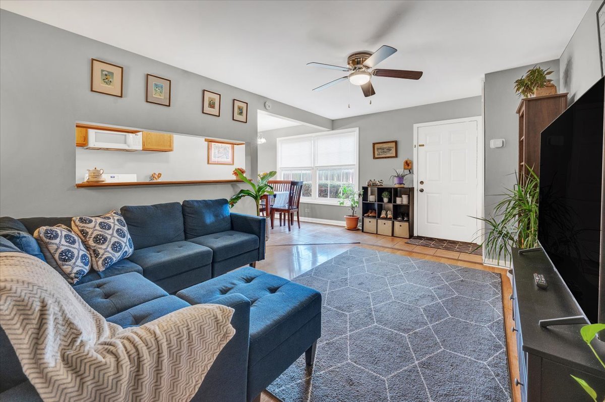 485 James Court #C, Glendale Heights, IL 60139