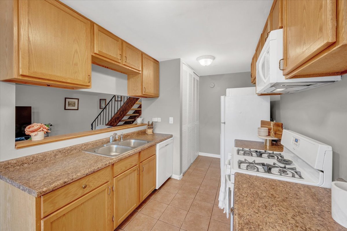 485 James Court #C, Glendale Heights, IL 60139